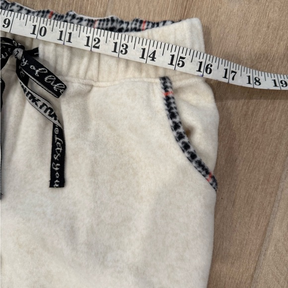 Muk Luks White Pajama / Sweats Set with Red Floral Design NWT - Picture 9 of 16